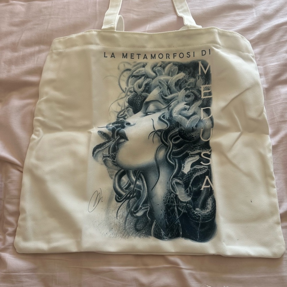 Tote bag